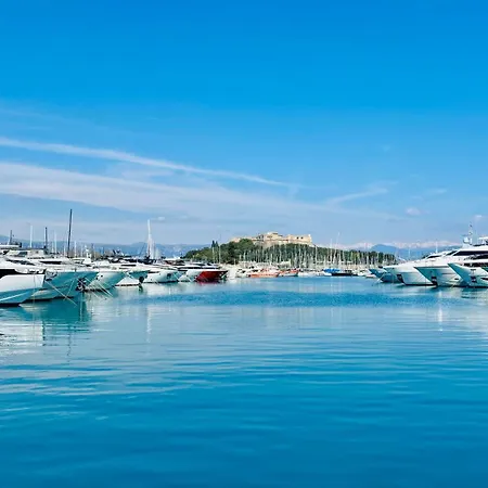 Διαμέρισμα Renovated 2 With Swimming Pool 4 People *