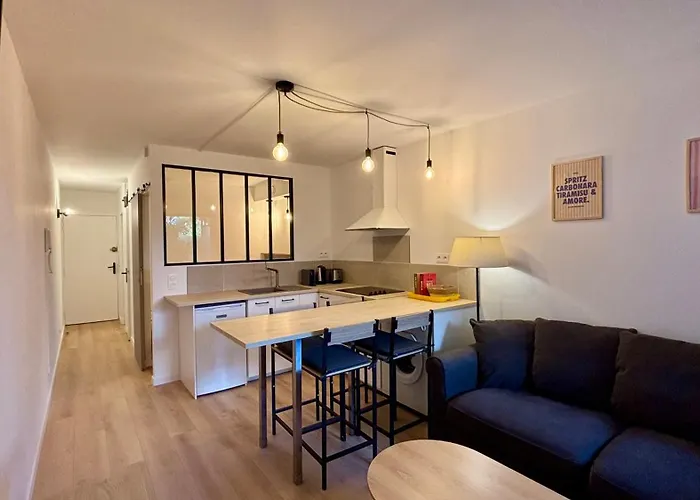 Διαμέρισμα Renovated 2 With Swimming Pool 4 People Αντίμπ