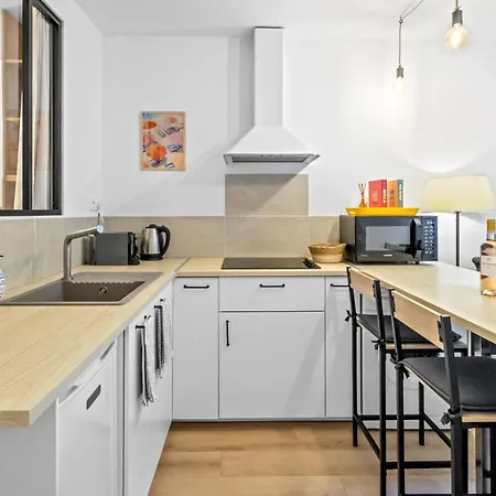 Renovated 2 With Swimming Pool 4 People 公寓 *